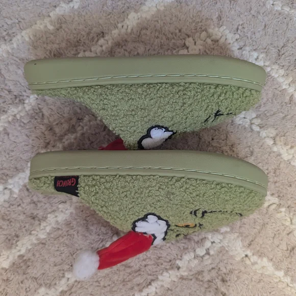 EUC Kids 12c 13c 30/31 Hard Sole Grinch Slippers Green Dr seuss Christmas 3d hat - Picture 5 of 6